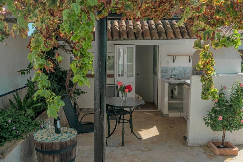 Tiny House 12M2 In Holiday Park With 55 M2 Pool Tolox Exteriér fotografie