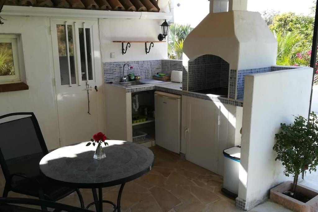 Tiny House 12M2 In Holiday Park With 55 M2 Pool Tolox Exteriér fotografie